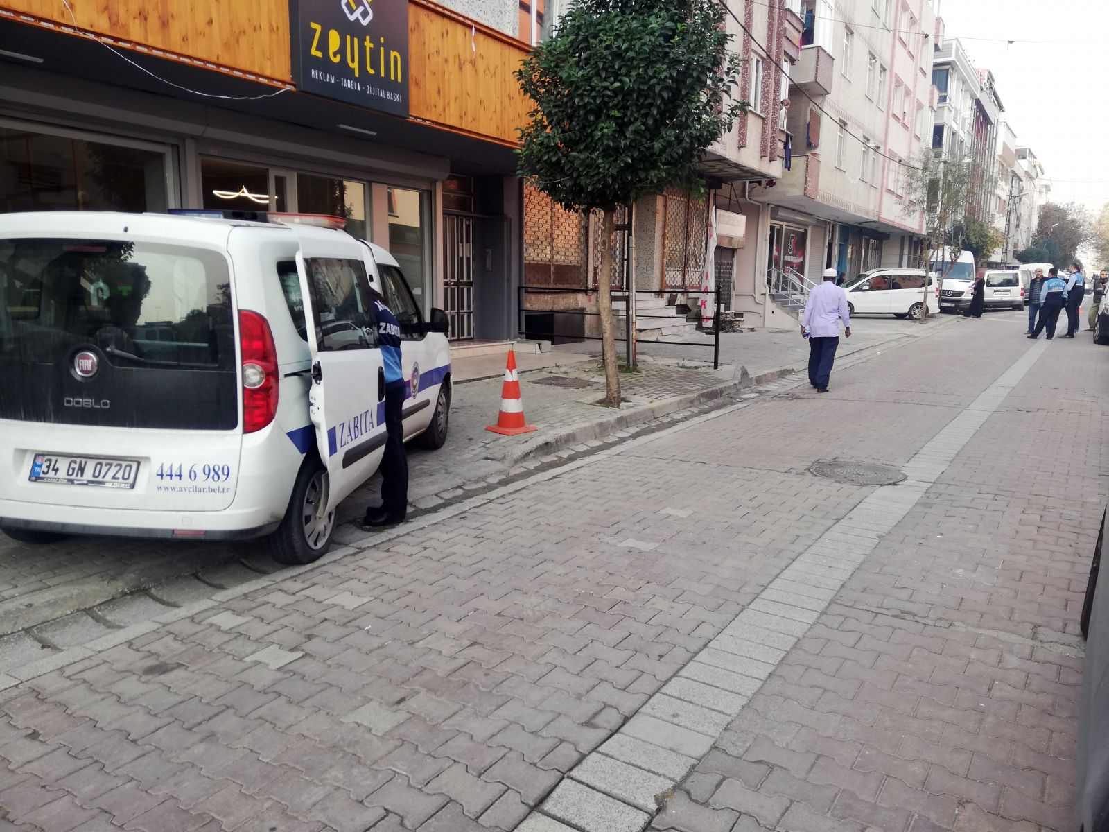 Avcılar'da panik anları! Kimyasal koku alarma geçirdi