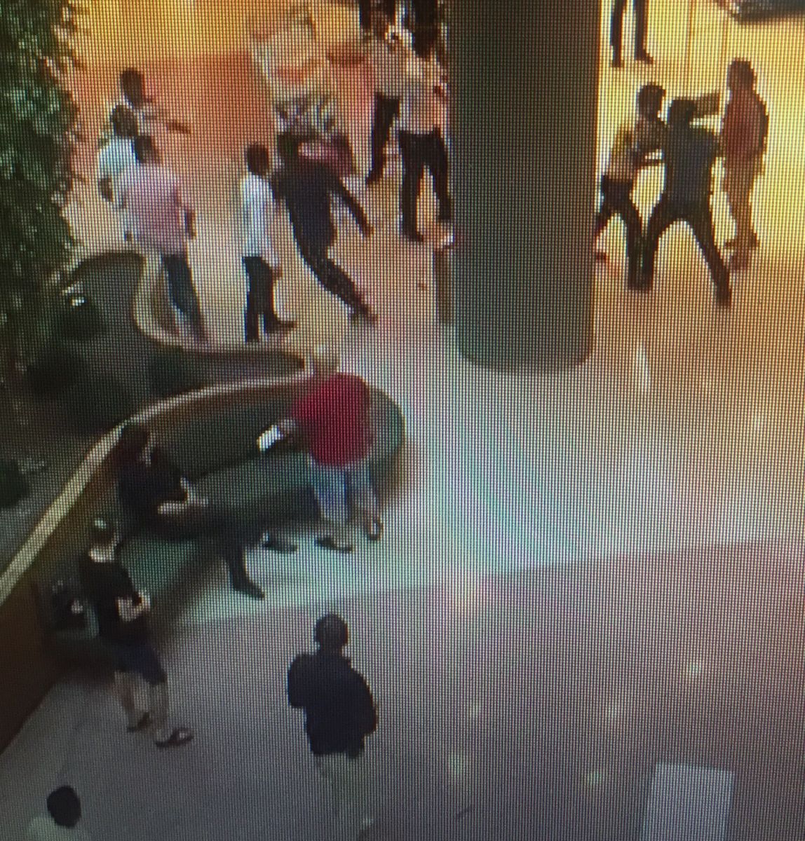 AVM'de bıçaklı dehşet