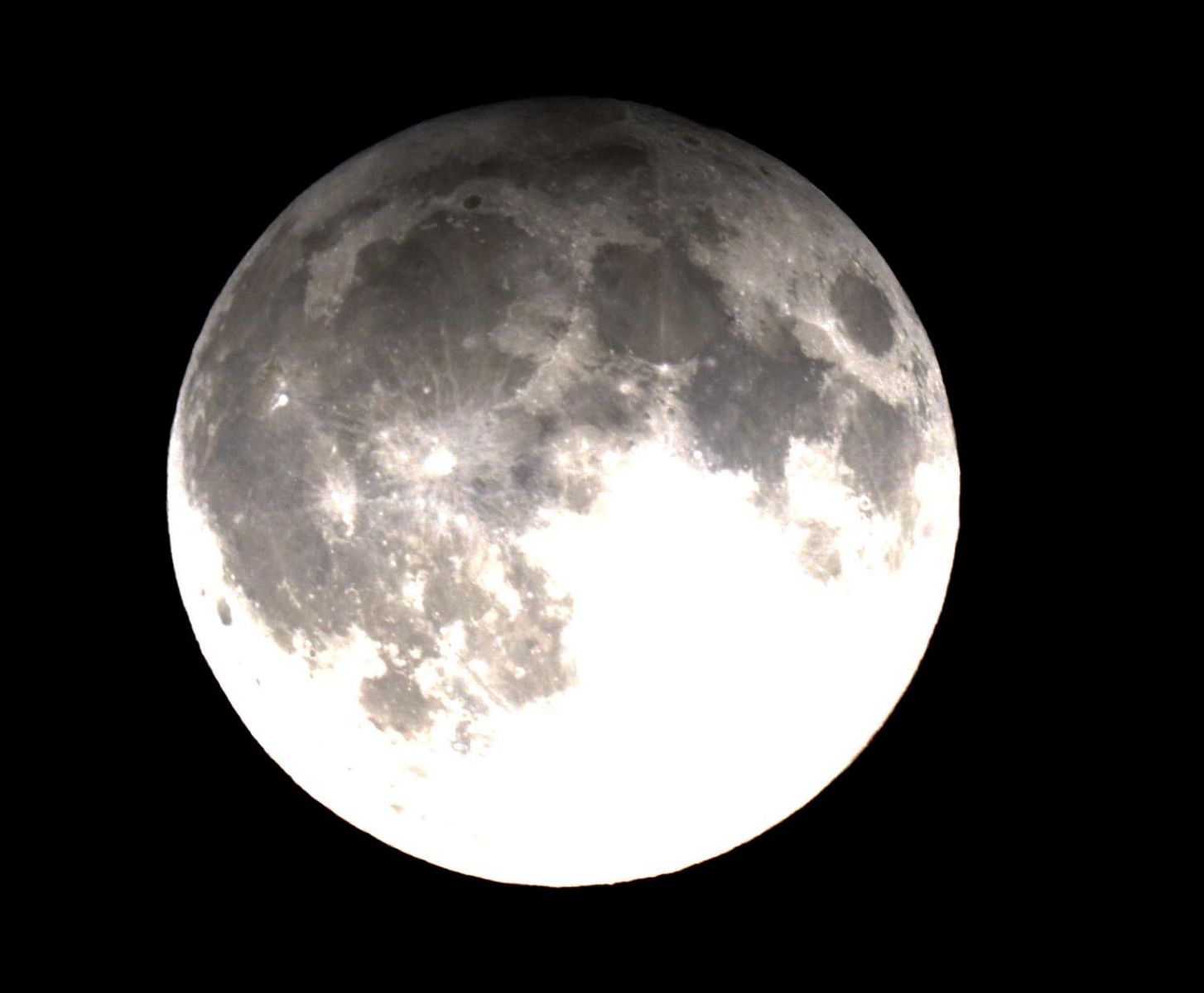 Bodrum'da ay tutulması ilgiyle izlendi