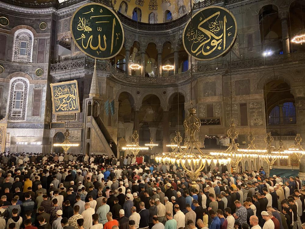 Gençler fethin yıl dönümünde Ayasofya Camii'nde buluştu