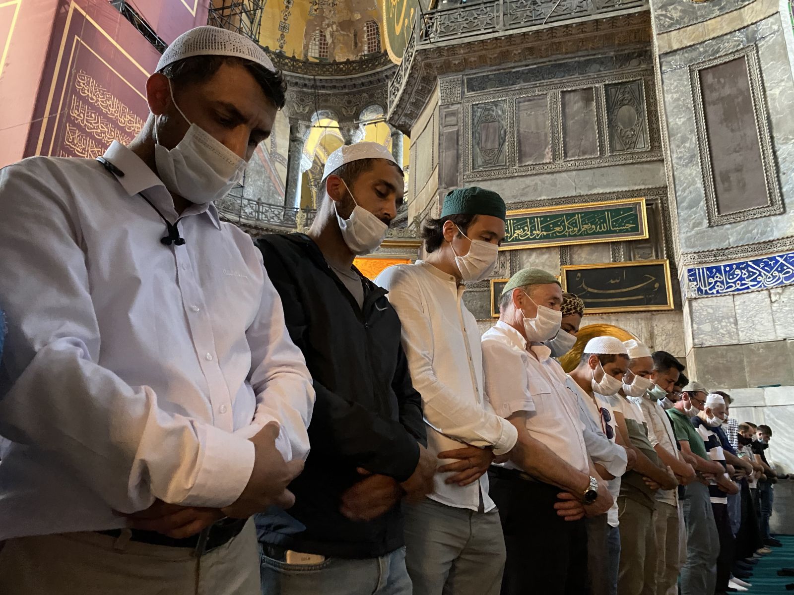 Ayasofya Camii’nde ilk vakit namazı halka açık kılındı