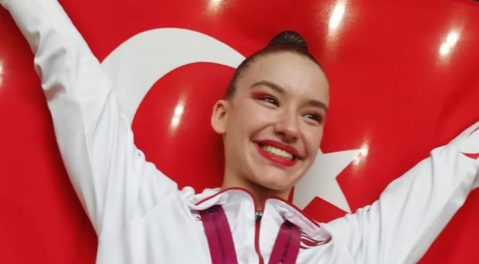 Büyük gurur! Ayşe Begüm Onbaşı, dünya şampiyonu oldu