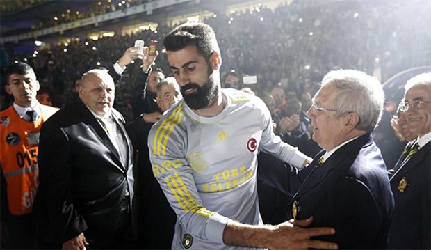 Aziz Yıldırım'dan Volkan'a: Artık yetki sende, istersen kadro dışı bırak