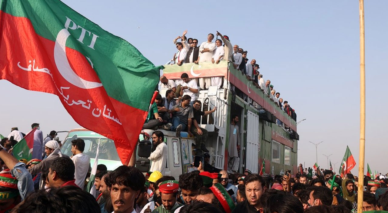 Imran Han 6 gün süre verdi: Aksi takdirde 2 milyon insanla tekrar İslamabad'a girerim
