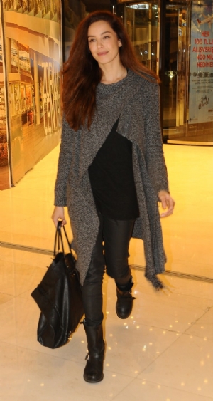 Azra Akın'ın makyajsız hali şaşırttı Azra Akın'ın makyajsız hali şaşırttı