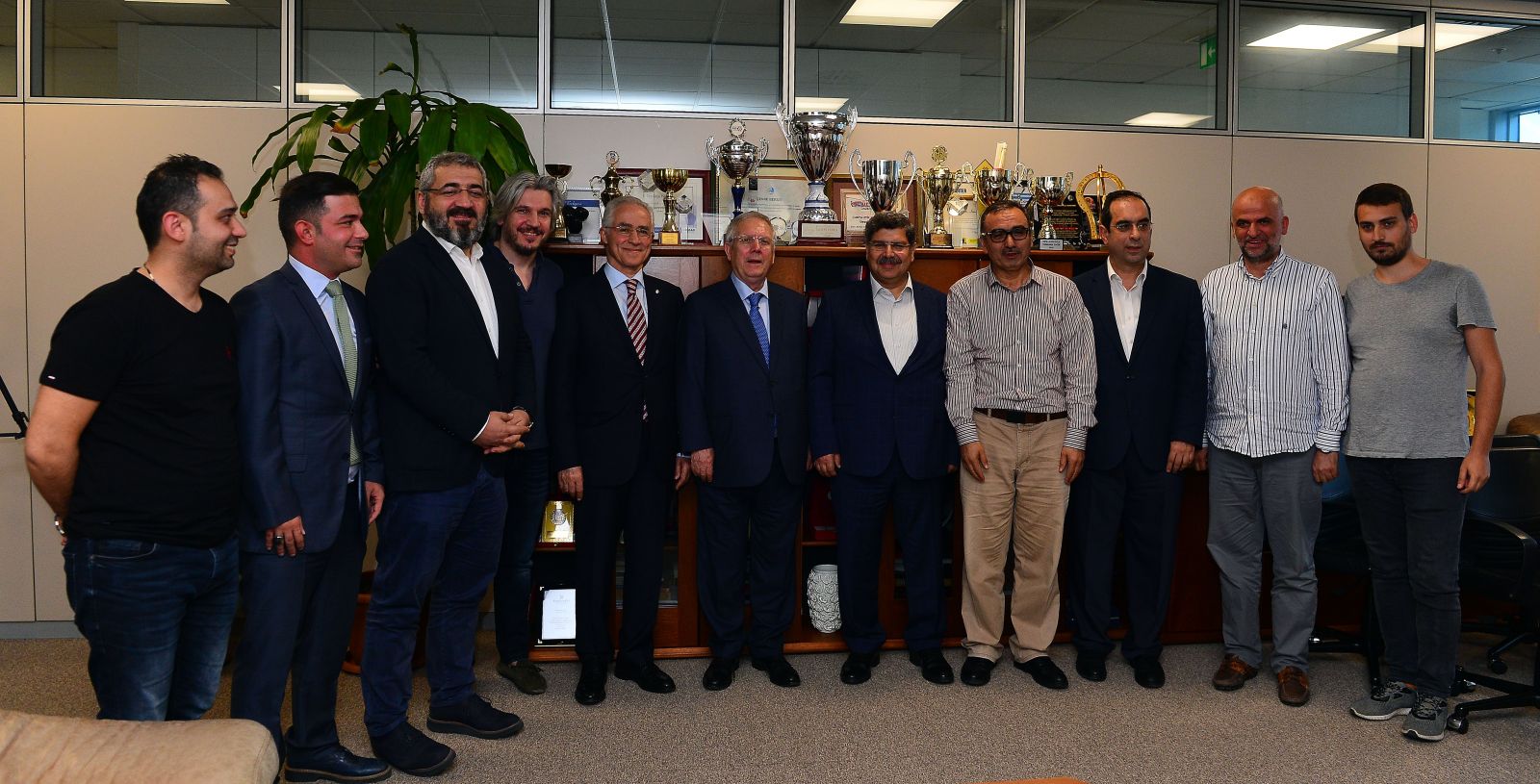 Aziz Yıldırım, gazetemizi ziyaret etti