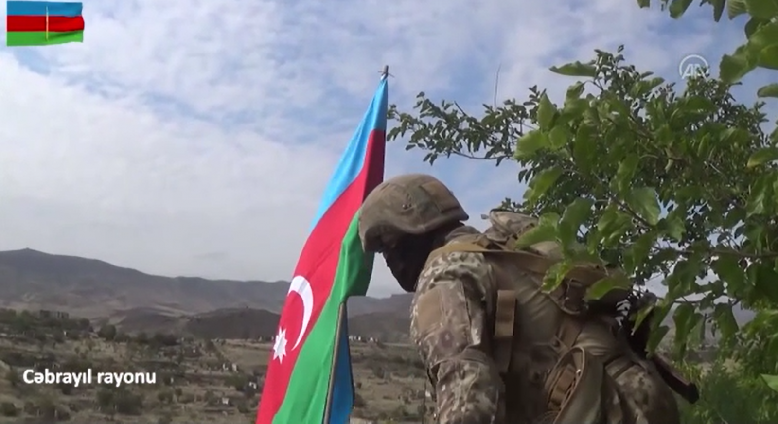Ermenistan işgalinden kurtarılan Cebrail iline Azerbaycan bayrağı dikildi