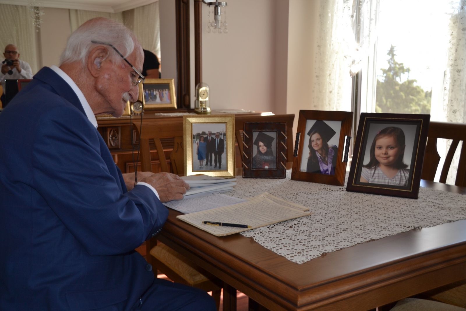 Bitmeyen azim... 86 yaşında ikinci üniversiteden mezun oldu