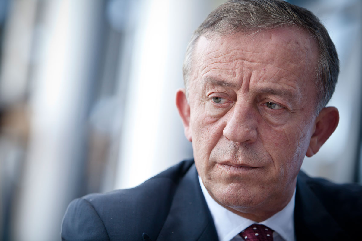 Trafikte canı sıkıldı, aracını yaktı