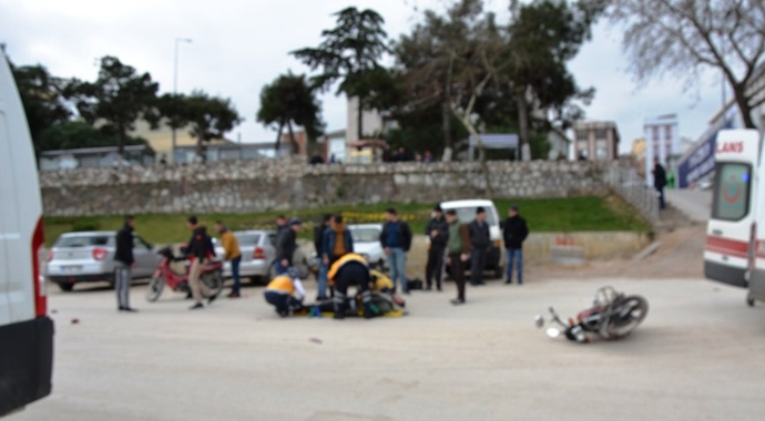 Biga'da iki motosiklet kafa kafaya girdi