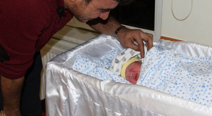 Yeni yılın ilk bebekleri