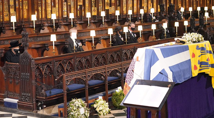 Kraliçe 73. yıllık hayat arkadaşına yalnız veda etti