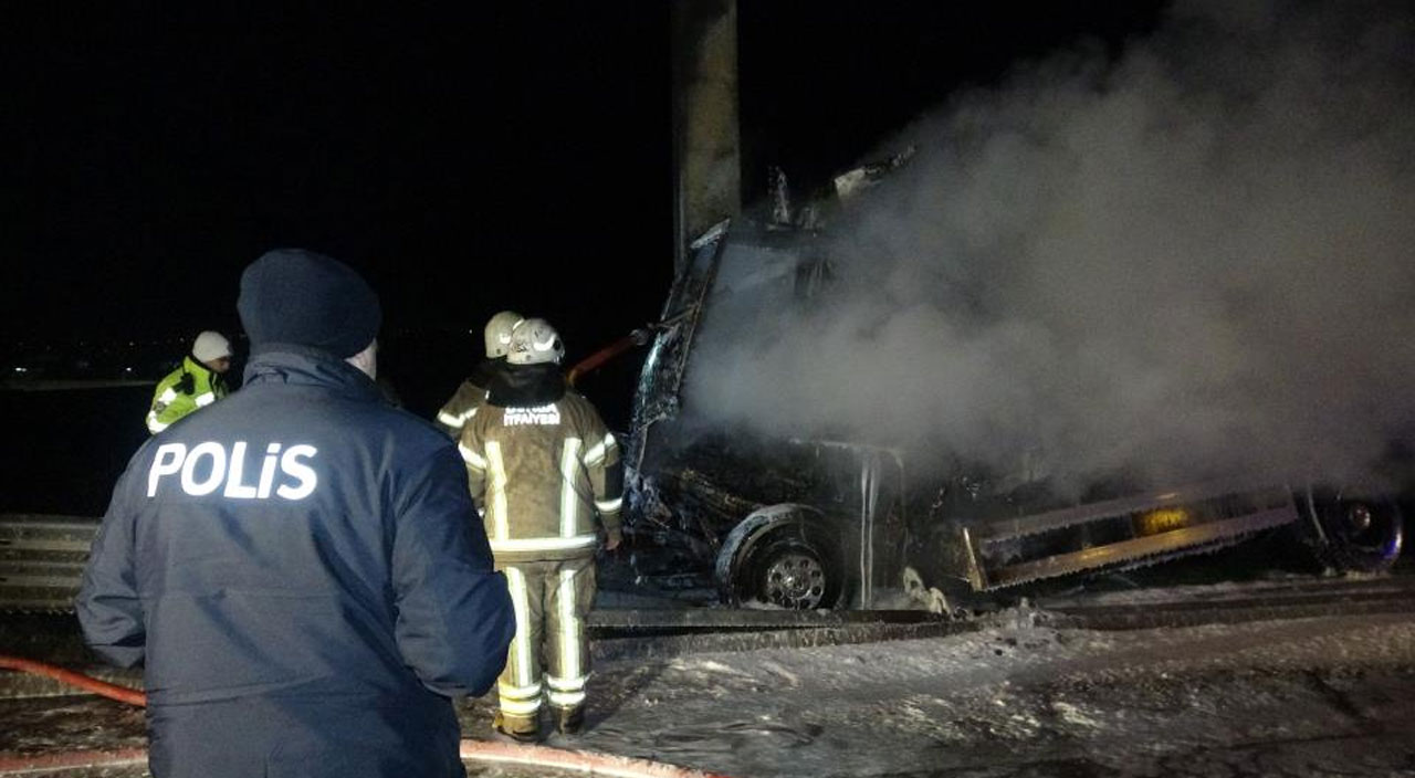 Bursa’da feci kaza: Sıkıştıkları kamyonda yanarak can verdiler