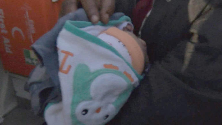 İstanbul'a gelen uçakta bir kadın yolcu doğum yaptı