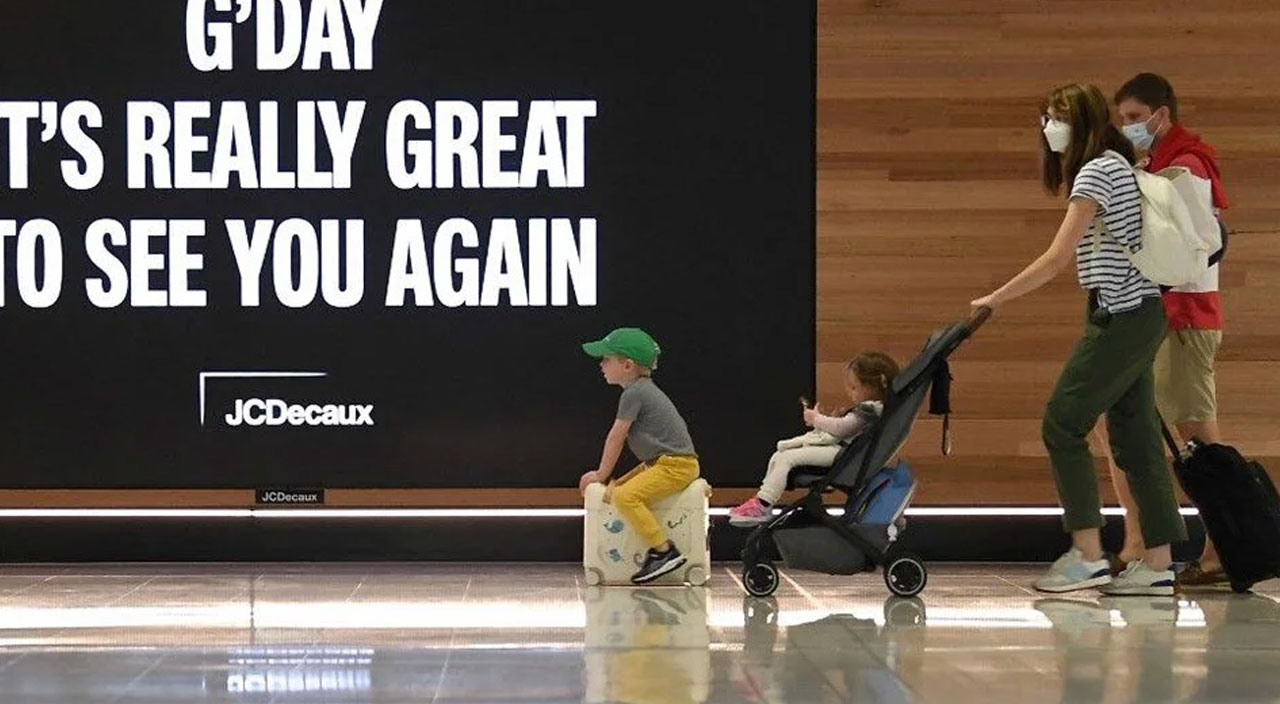 Avustralya’ya 20 ay sonra ilk uçak indi: Duygusal anlar yaşandı