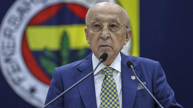 Başkan Ali Koç ile seçimi kazanan Uğur Dündar kürsüde restleşti! Ortalık buz kesti