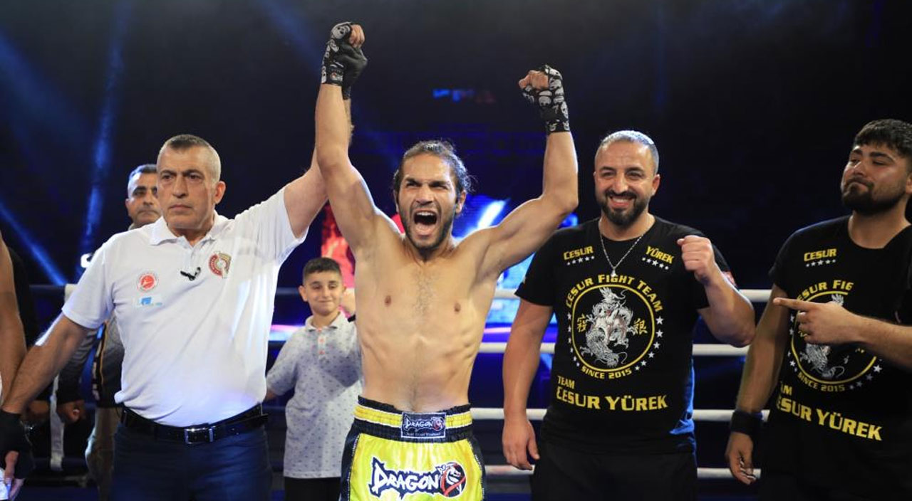 Yunus Hilal Türk Cumhuriyetleri Uluslararası Profesyonel Kick Boks Turnuvası'nda kemerin sahibi oldu
