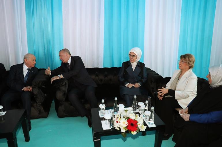 Yenikapı mitinginde samimi sohbet