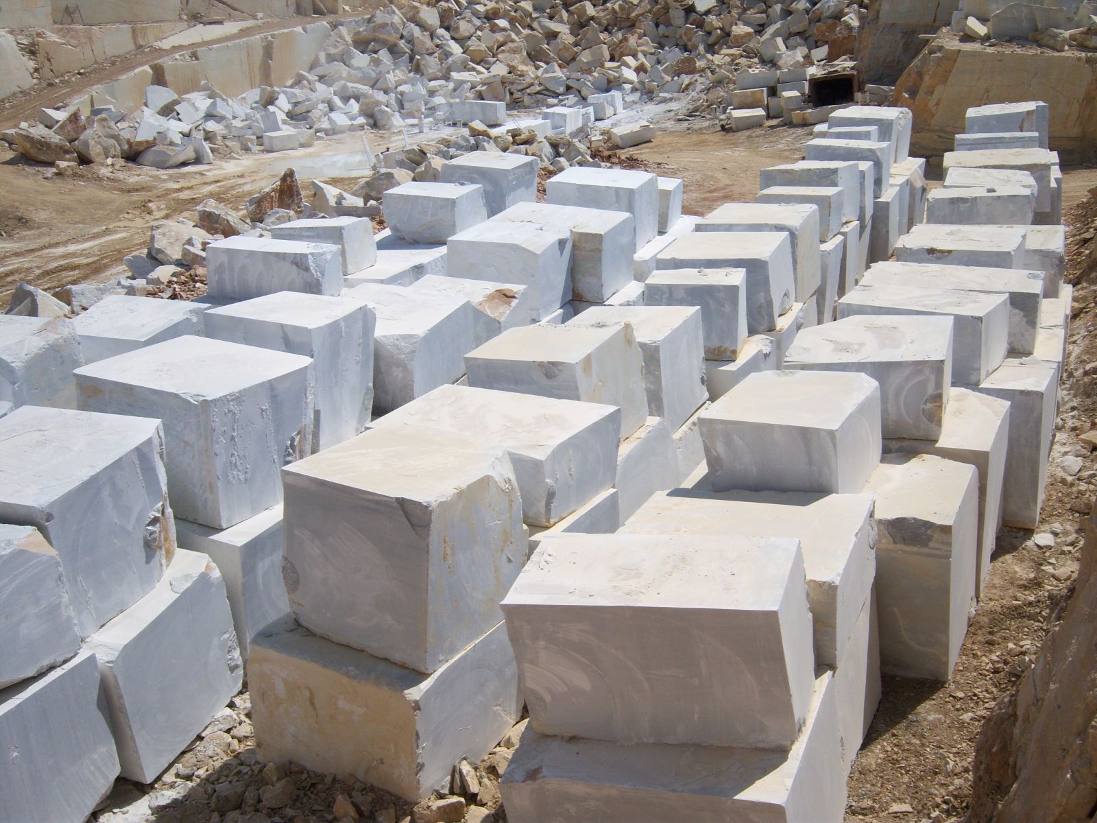 90 gemi Ada'dan dünyaya mermer taşıdı