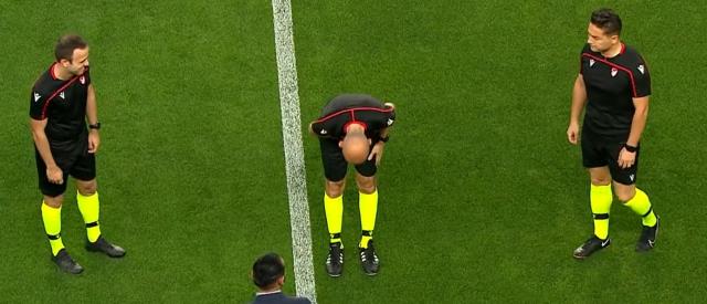 Cüneyt Çakır yeşil sahalara geri döndü! Taraftarın desteği ise duygusal anlar yaşattı