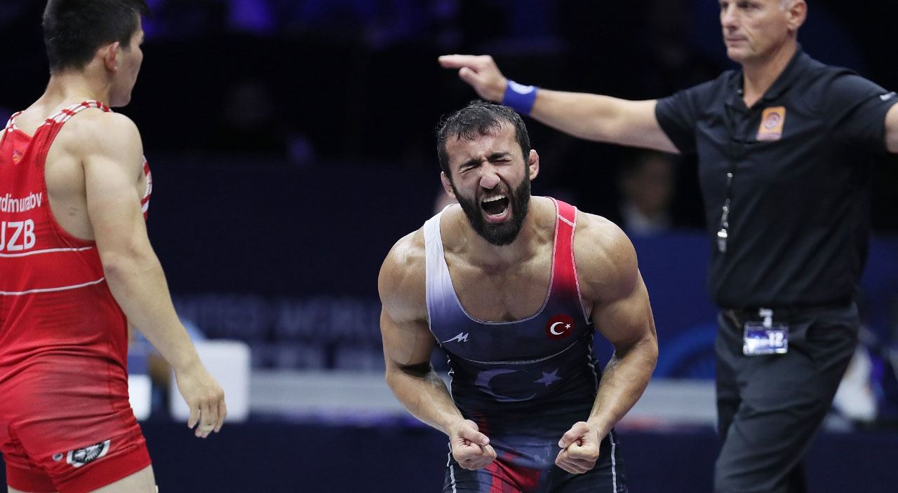 Milli güreşçi Burhan Akbudak Dünya şampiyonu! Geçen yıl gümüş, bu yıl altın