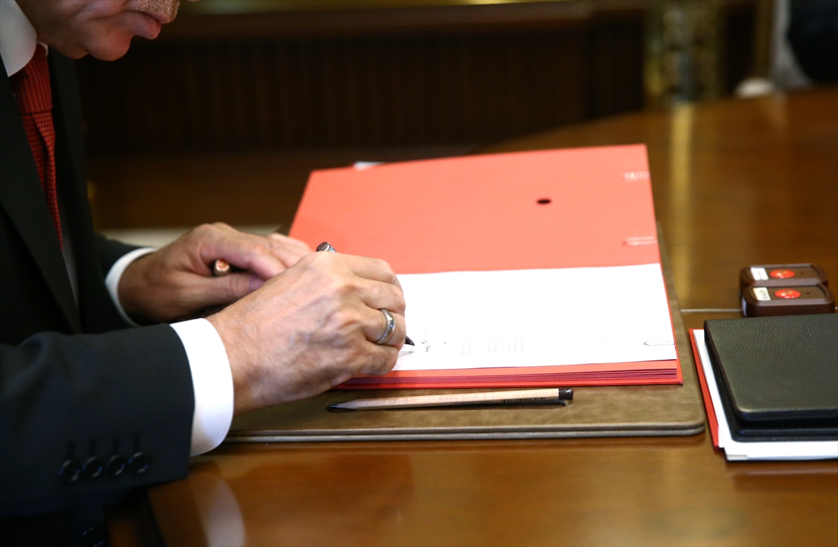 Cumhurbaşkanı imzaladı, Başbakan açıkladı