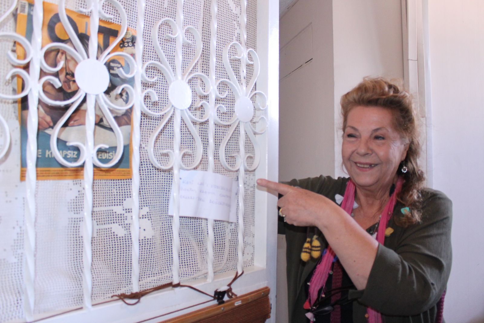 Görenler şoke oldu! Ünlü oyuncu Fatma Belgen pazarda bere satıyor