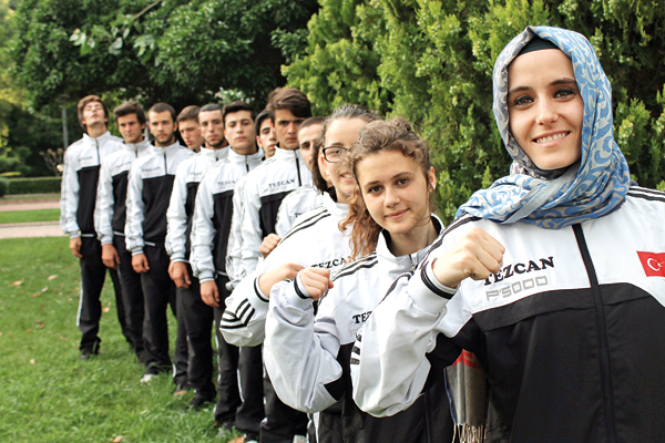 İslam Eslem Tezcan, madalya üstüne madalya kazanıyor, Elinin hamuruyla erkek işine karıştı