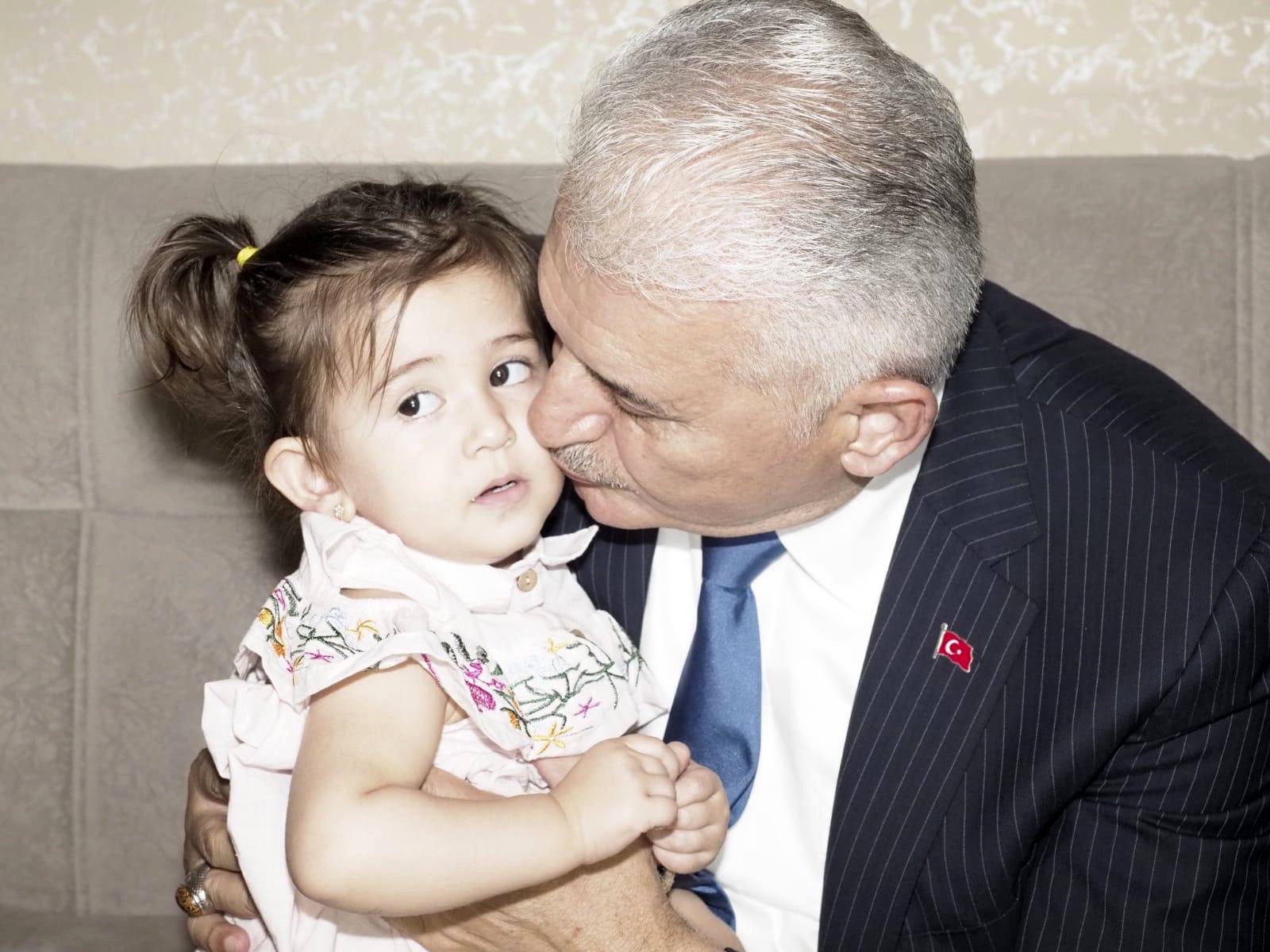 Binali Yıldırım sahurda Laçin ailesinin evine misafir oldu