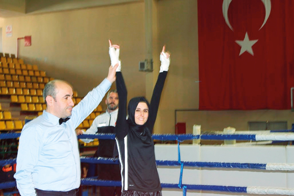 İslam Eslem Tezcan, madalya üstüne madalya kazanıyor, Elinin hamuruyla erkek işine karıştı