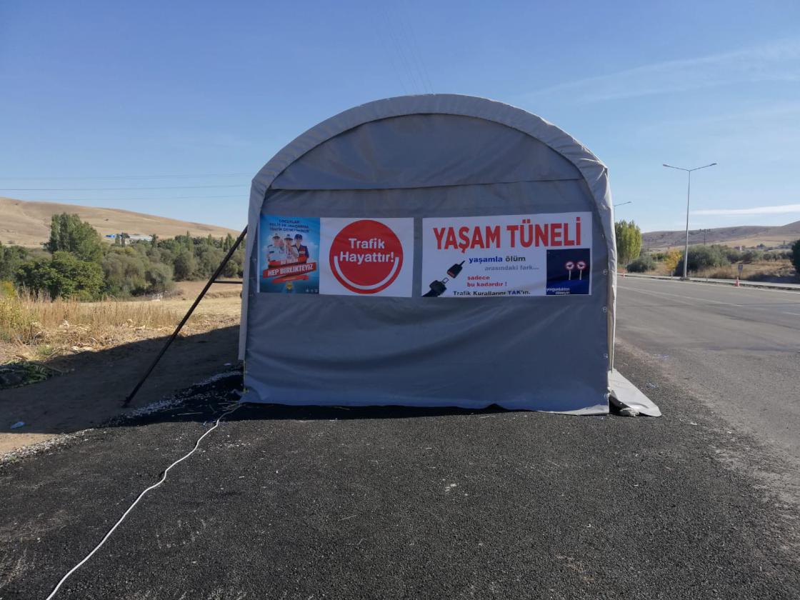 Bayram dolayısıyla kara yollarında sıkı trafik tedbirleri uygulanmaya başlandı