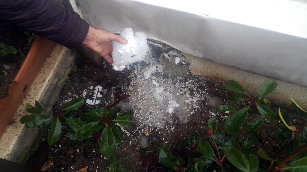 İstanbul’da akılalmaz olay! Gökten buz kütlesi düştü