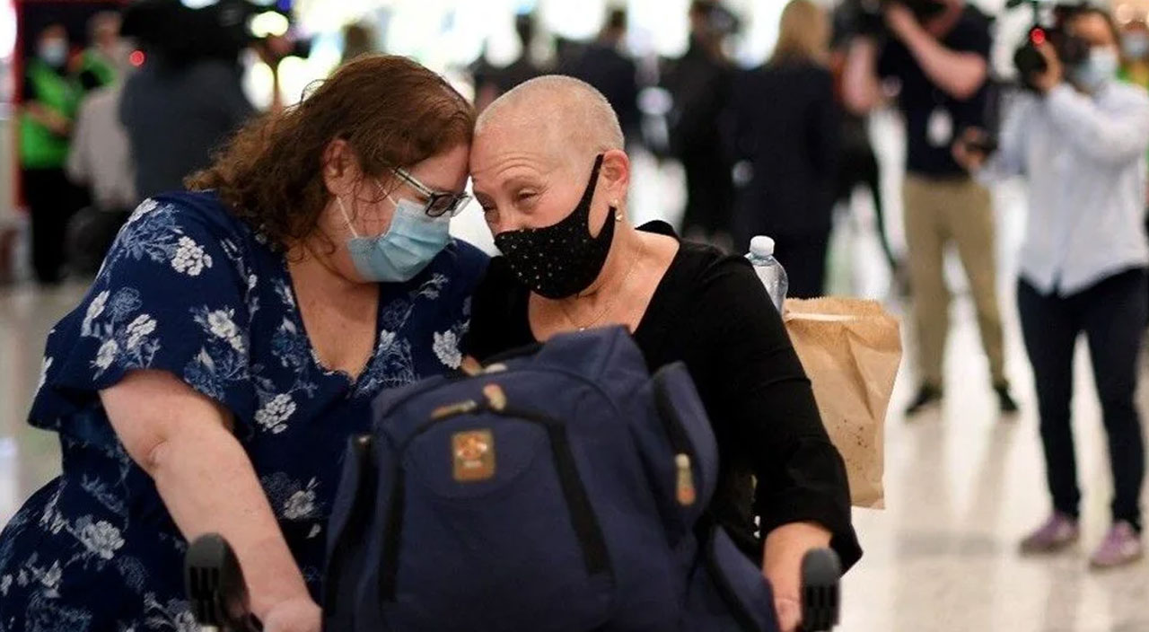 Avustralya’ya 20 ay sonra ilk uçak indi: Duygusal anlar yaşandı