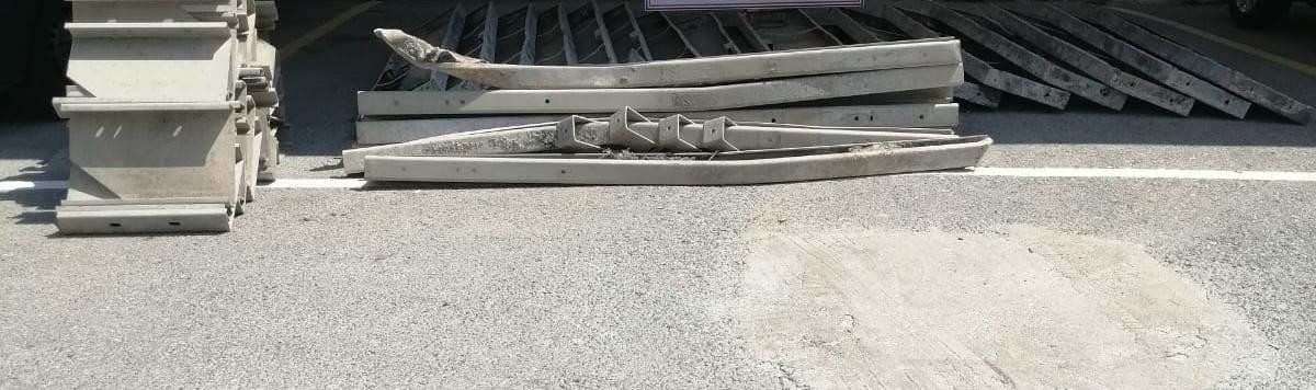 Kuzey Marmara Otoyolu'ndan bariyerleri çalan 2 şahıs yakalandı