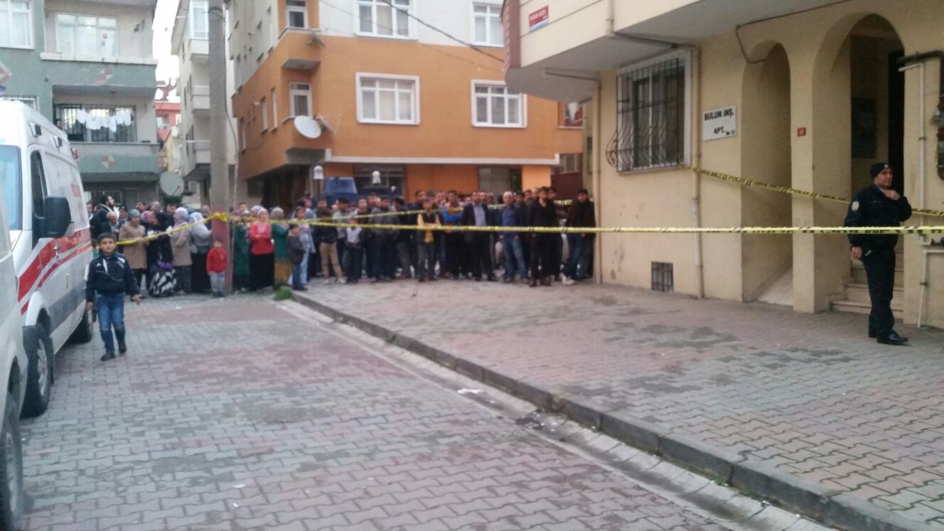İstanbul'da baba vahşeti! 3 yaşındaki ikizlerinin boğazını kesti