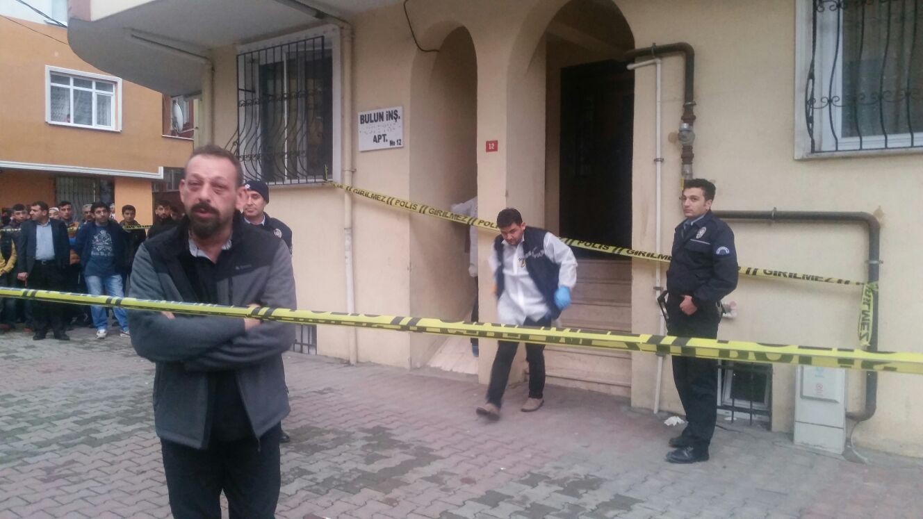 İstanbul'da baba vahşeti! 3 yaşındaki ikizlerinin boğazını kesti