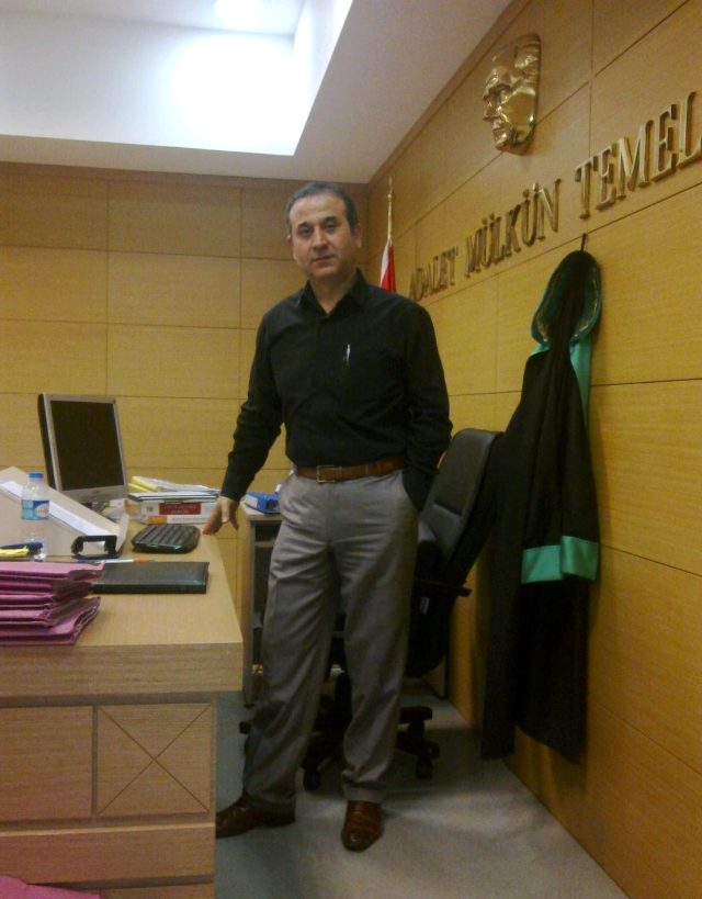 Korkunç cinayet! Babasını defalarca bıçaklayarak öldüren çocuk, polise teslim oldu