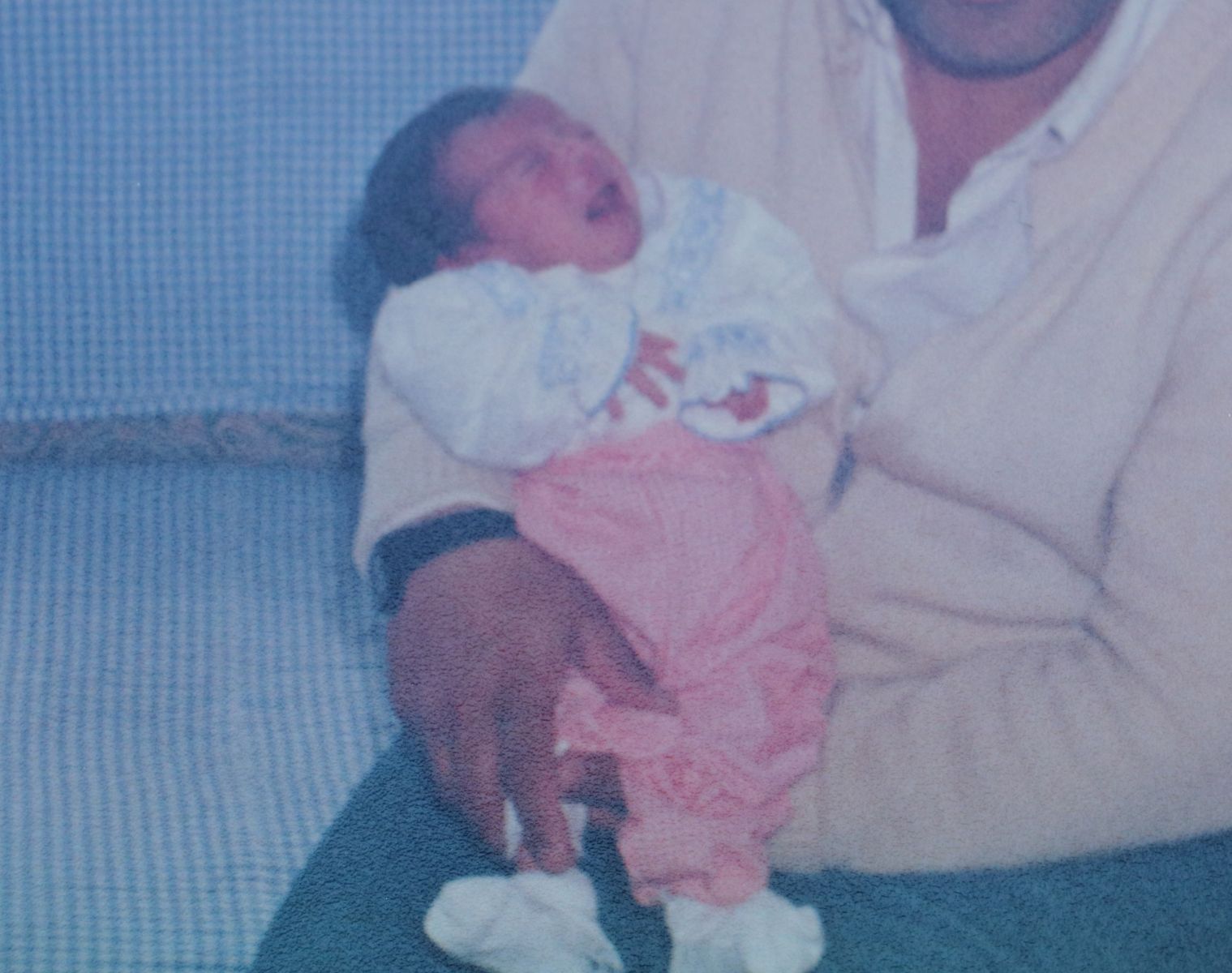 Gerçek ailesini arayan genç kadının 4 aile adayı şaşkınlığı!