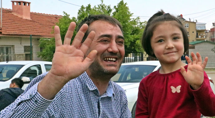 Babasının 150 TL'ye kurduğu düzenekle yürümeyi öğrendi, şimdi koşmak istiyor