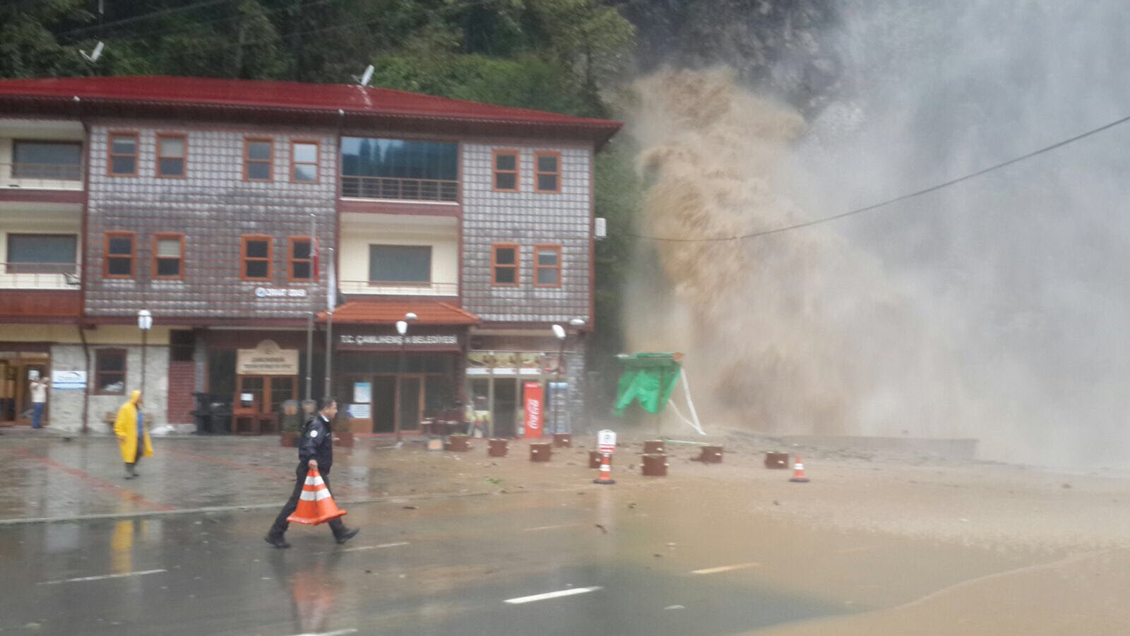 Rize'de sel felakati!