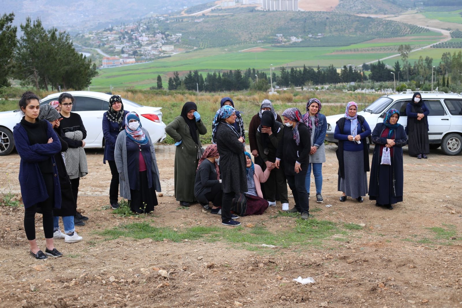 Tır kazasında hayatını kaybeden baba oğul yan yana toprağa verildi