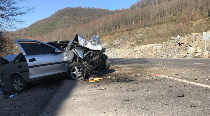 Baba ve oğlu trafik kazasında yaralandı