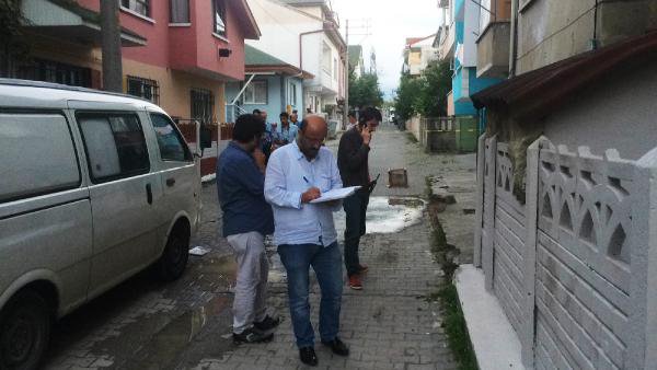 Babasını balkondan attı, daha sonra bıçaklayarak öldürdü!