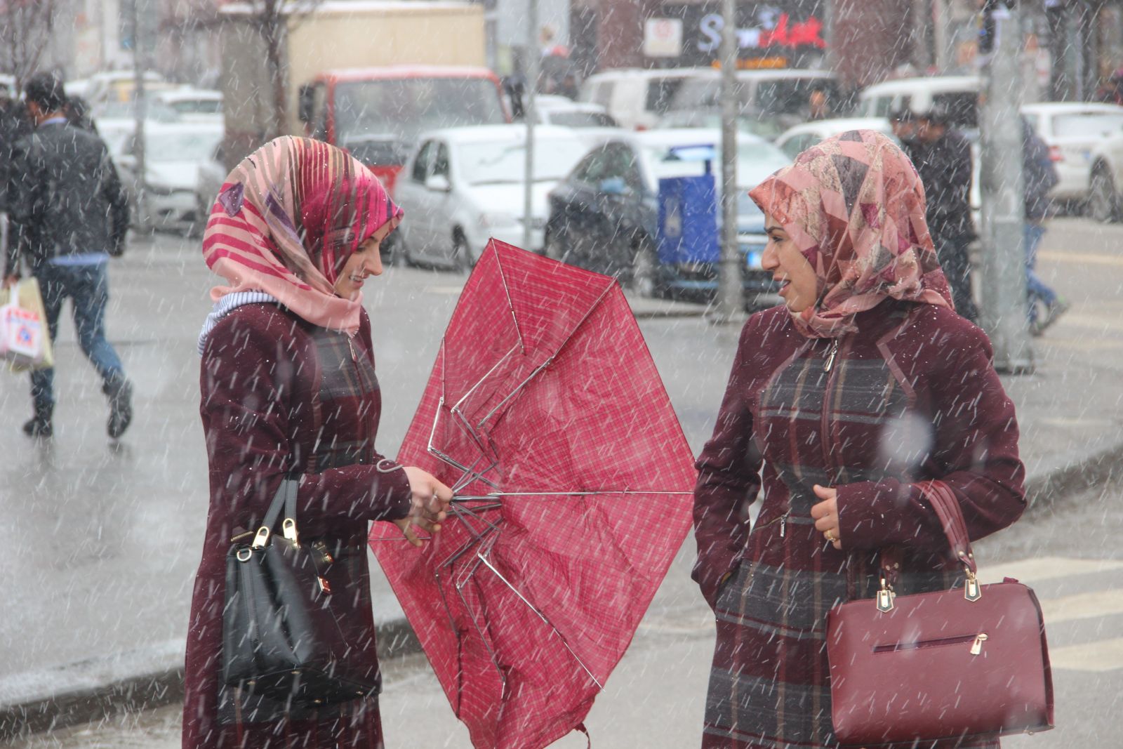 Erzurum'a Nisan ayında kar yağdı