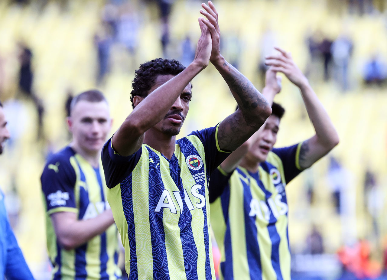 Fenerbahçe, Kasımpaşa'yı yendi, liderliğe kuruldu