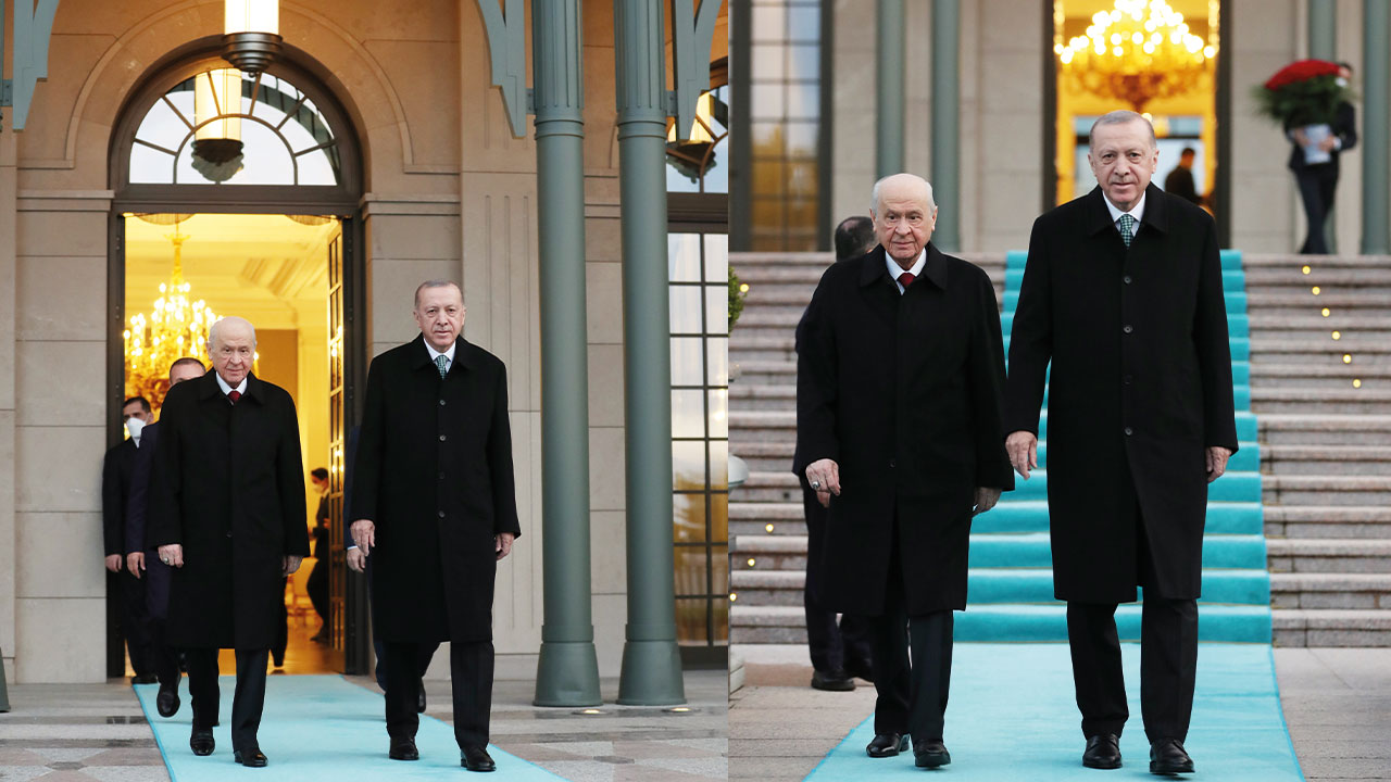 Erdoğan ve Bahçeli iftarda bir araya geldi: MHP liderinin  hediyesi dikkat çekti Erdoğan ve Bahçeli iftarda bir araya geldi: MHP liderinin  hediyesi dikkat çekti