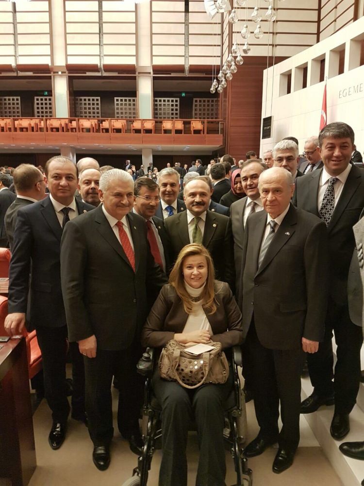 Başbakan ve Bahçeli'den hatıra fotoğrafı