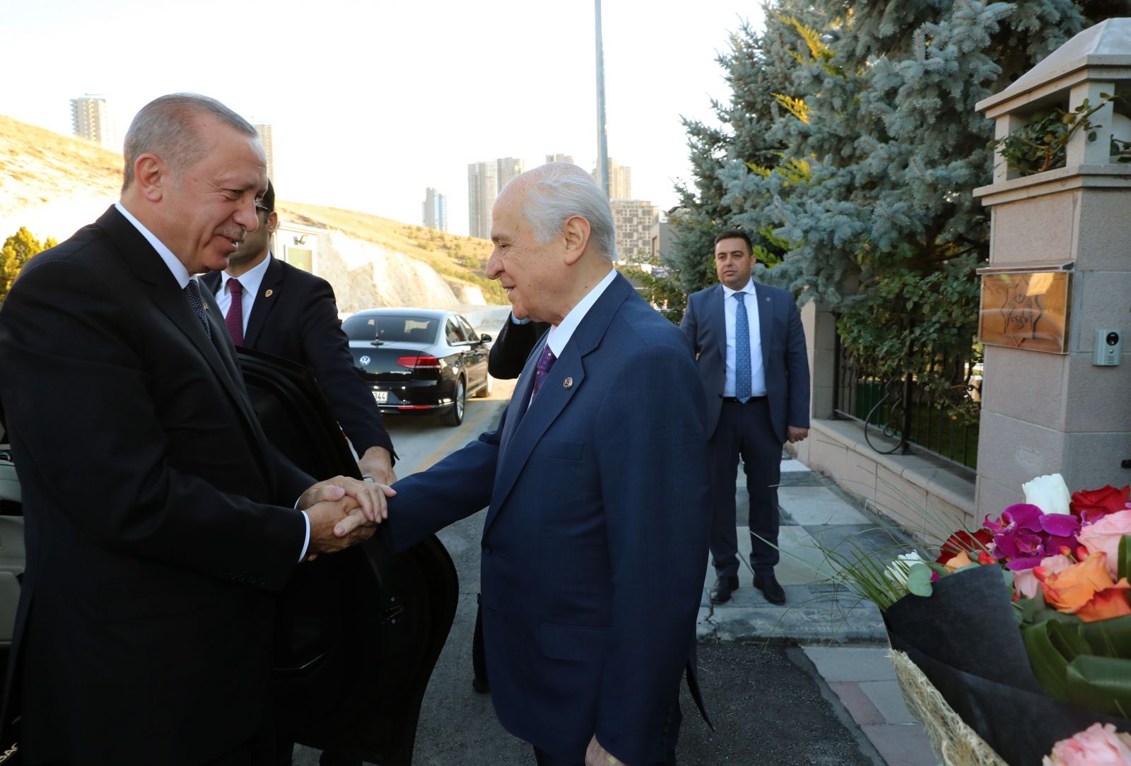 Cumhurbaşkanı Erdoğan'dan Bahçeli'ye geçmiş olsun ziyareti