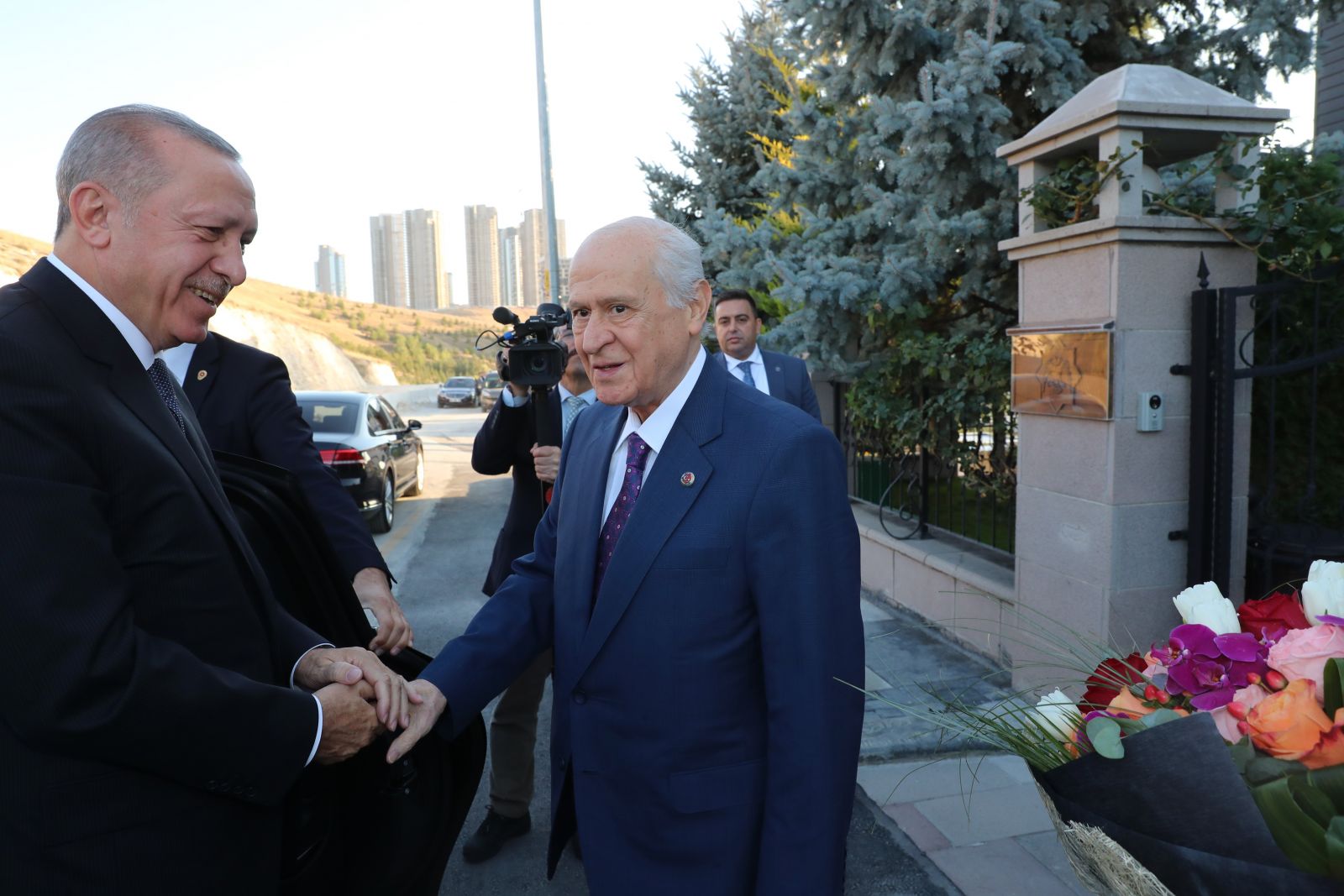 Cumhurbaşkanı Erdoğan'dan Bahçeli'ye geçmiş olsun ziyareti