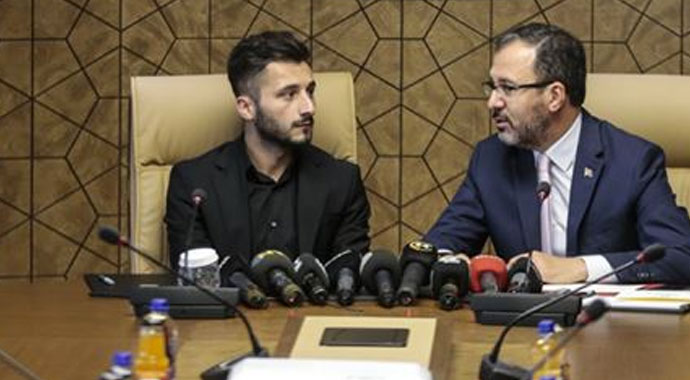 'Griezmann'a ses çıkarmayanlar milli futbolcularımızın selamından başka anlamlar çıkarıyor'